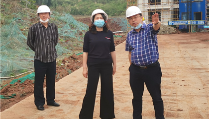 市國資委副主任張力到興學商務中心調(diào)研項目建設、疫情防控工作