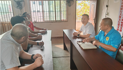 向誠(chéng)率隊(duì)到聯(lián)系村宣講黨的二十屆三中全會(huì)、省委十二屆六次全會(huì)精神并調(diào)研督導(dǎo)駐村幫扶工作